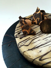 Charger l'image dans la galerie, Gateau raw vegan au café et chocolat cru.