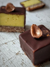 Charger l'image dans la galerie, Cheesecake cru raw. Orange et chocolat. Vegan, sans sucre raffiné, sans gluten, sans lactose.