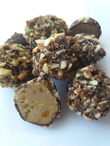 Gâteaux crus/ dessert sains. Truffes crues abricot-amandes