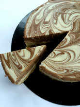 Charger l&#39;image dans la galerie, gateau cru marbré à base de cajou 8 parts, 12 parts| Mademoiselle Truffe 

