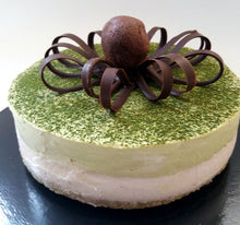 Charger l&#39;image dans la galerie, Gateau cru vegan chocolat cru, matcha, mangue|Mademoiselle Truffe
